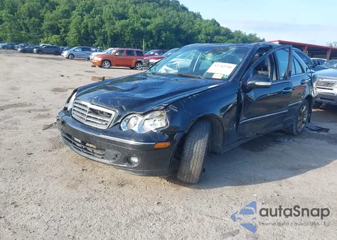 2007 Mercedes-Benz C 280 Luxury 4Matic z USA, uszkodzony, nr VIN WDBRF92H97F928277